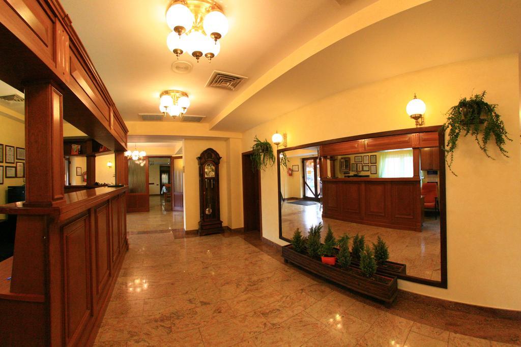 Motel Vector Gaesti Exterior photo