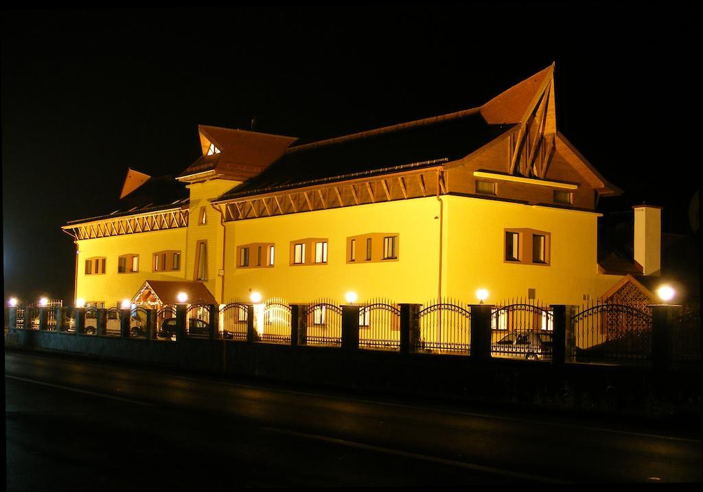 Motel Vector Gaesti Exterior photo